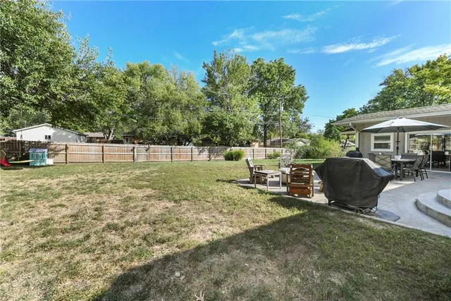 $324,900 | 701 Southwest Ward Road, Lee's Summit, MO 64081