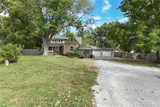 $324,900 | 701 Southwest Ward Road, Lee's Summit, MO 64081