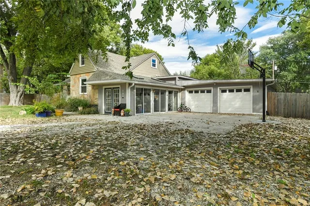 $324,900 | 701 Southwest Ward Road, Lee's Summit, MO 64081