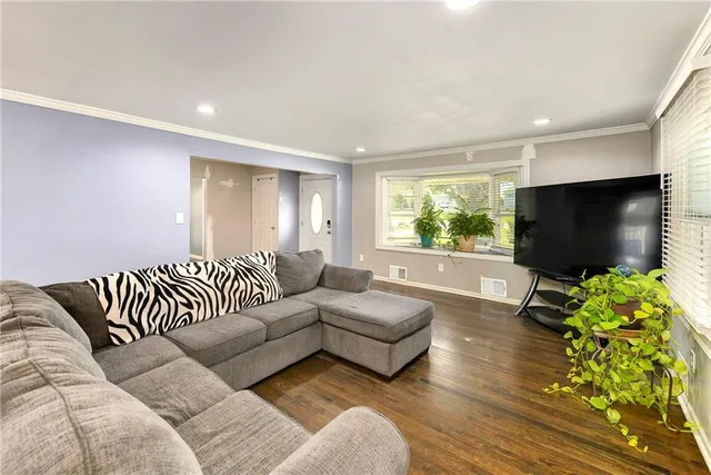 $324,900 | 701 Southwest Ward Road, Lee's Summit, MO 64081