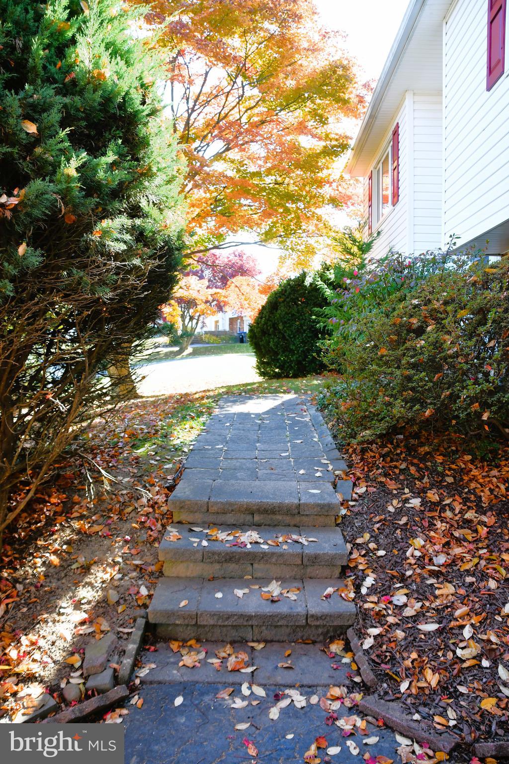 690 Bender Drive Aston, PA 19014 - Photo 3 of 45 Entrance