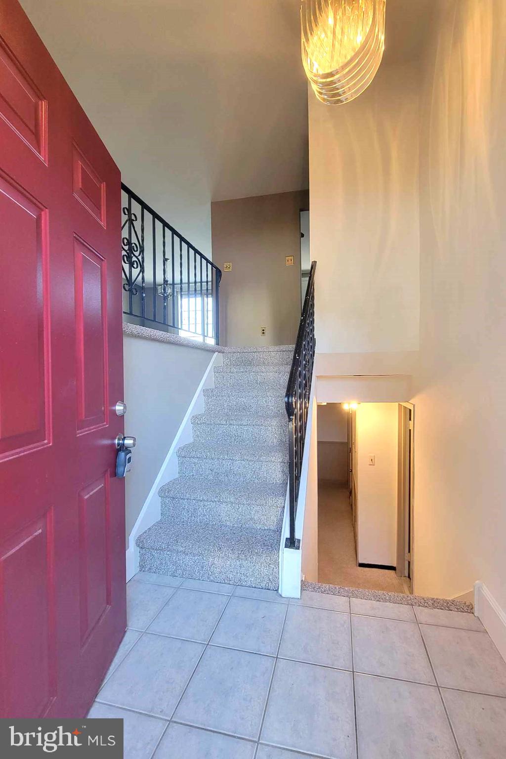 690 Bender Drive Aston, PA 19014 - Photo 4 of 45 Foyer