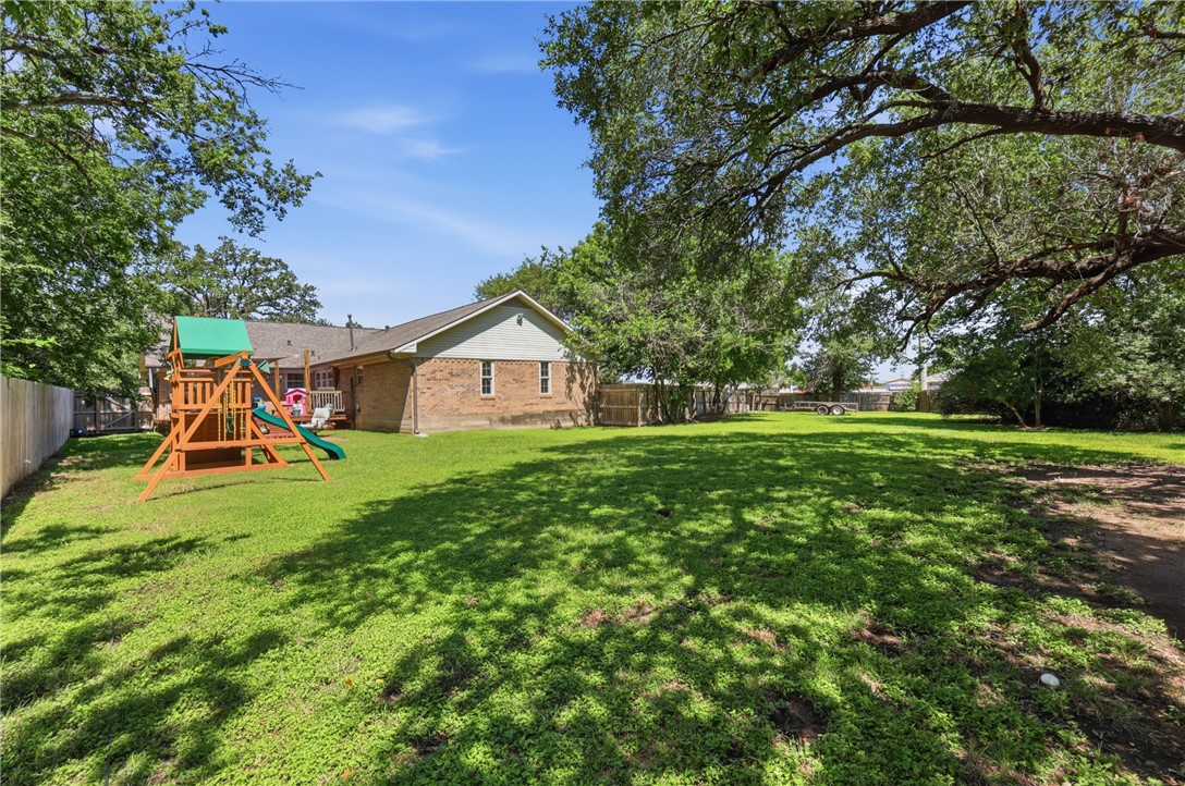 515 Crescent Drive Bryan, TX 77801 - Photo 37 of 43 Rear view of house with expansive yard