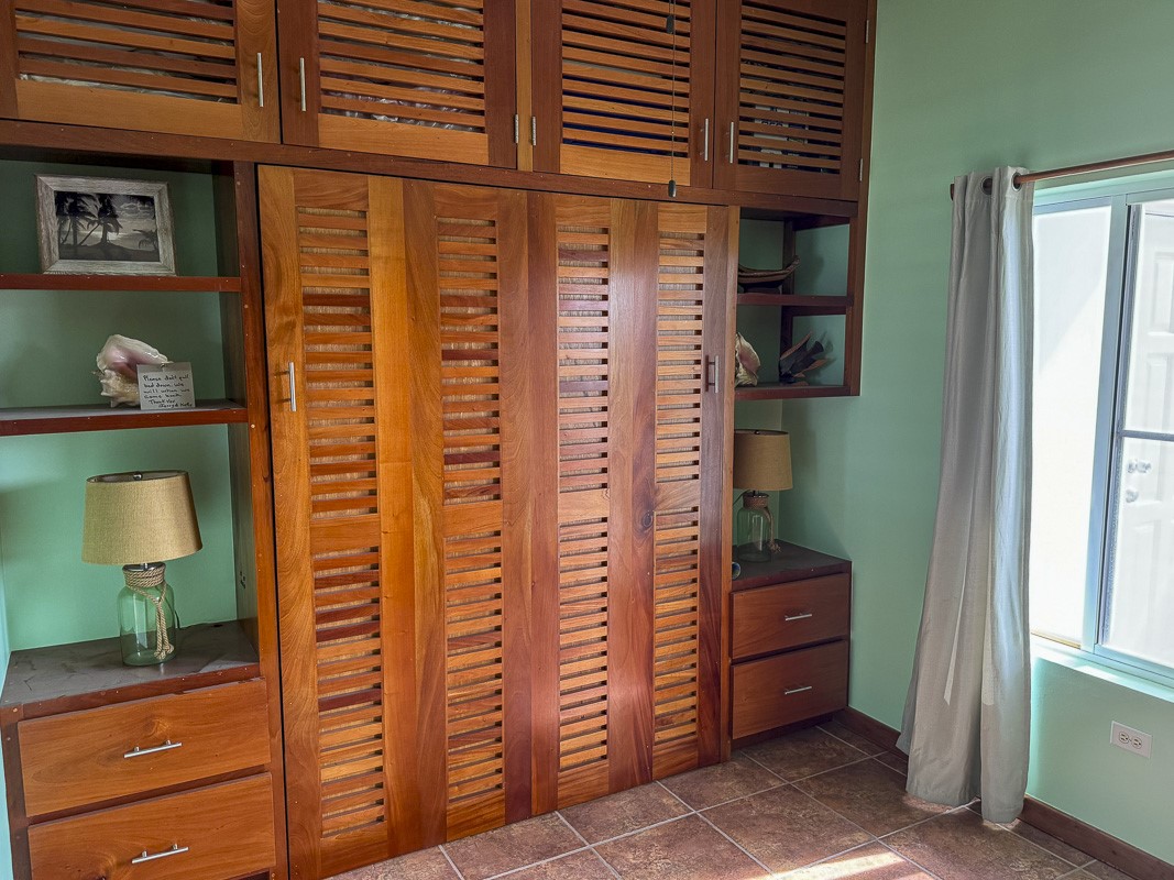 0 Sapphire Beach, Unit 17C2 Robstown, TX 78380 - Photo 8 of 12 a view of a bedroom with a dresser