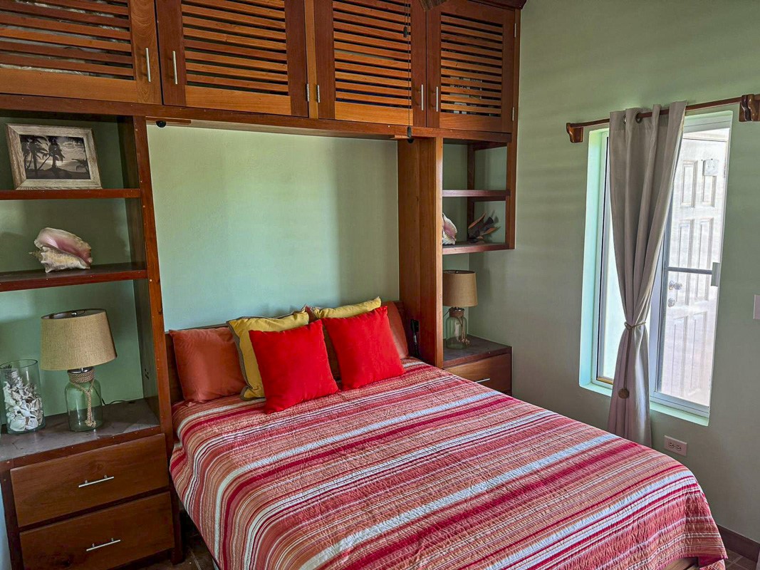 0 Sapphire Beach, Unit 17C2 Robstown, TX 78380 - Photo 9 of 12 a bedroom with a bed and a window