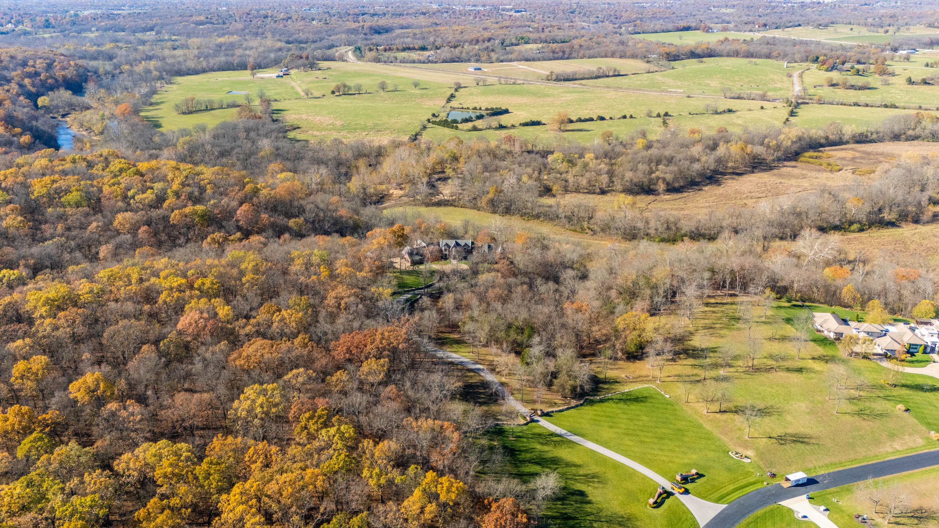 6052 East Summit View Drive Springfield, MO 65809 - Photo 9 of 129 DJI_20240602214140_0011_D