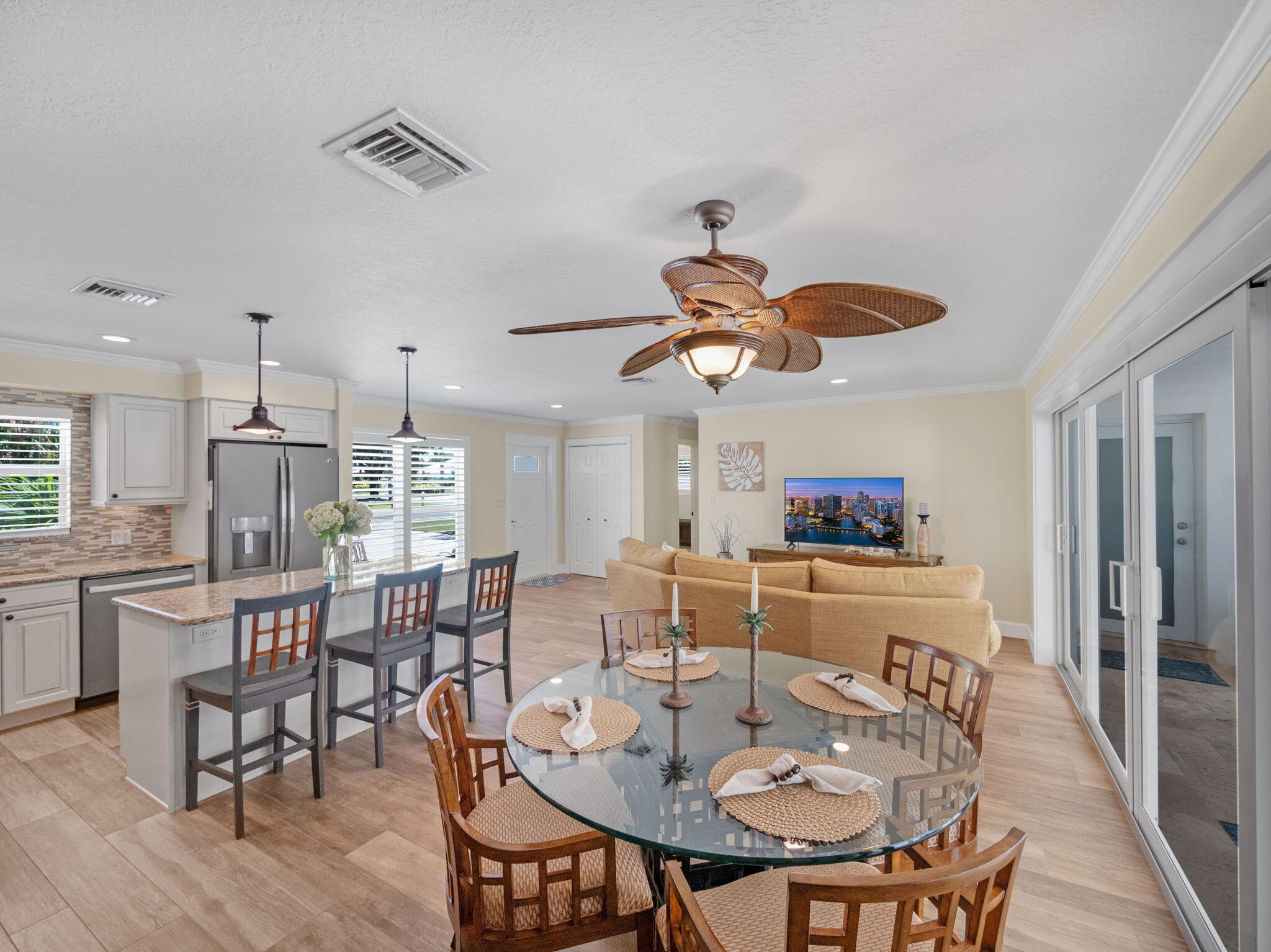 2250 Northeast 35th Street Lighthouse Point, FL 33064 - Photo 4 of 27 2250 NE 35TH Street lighthouse point Flo