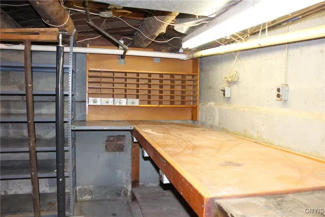 $229,900 | 207 Wright Avenue, Salina, NY 13211