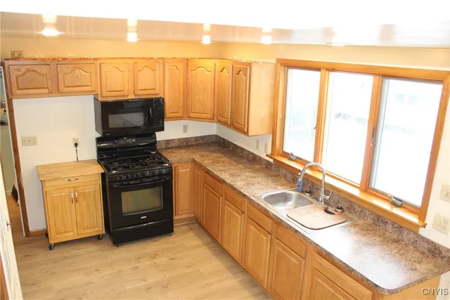 $229,900 | 207 Wright Avenue, Salina, NY 13211