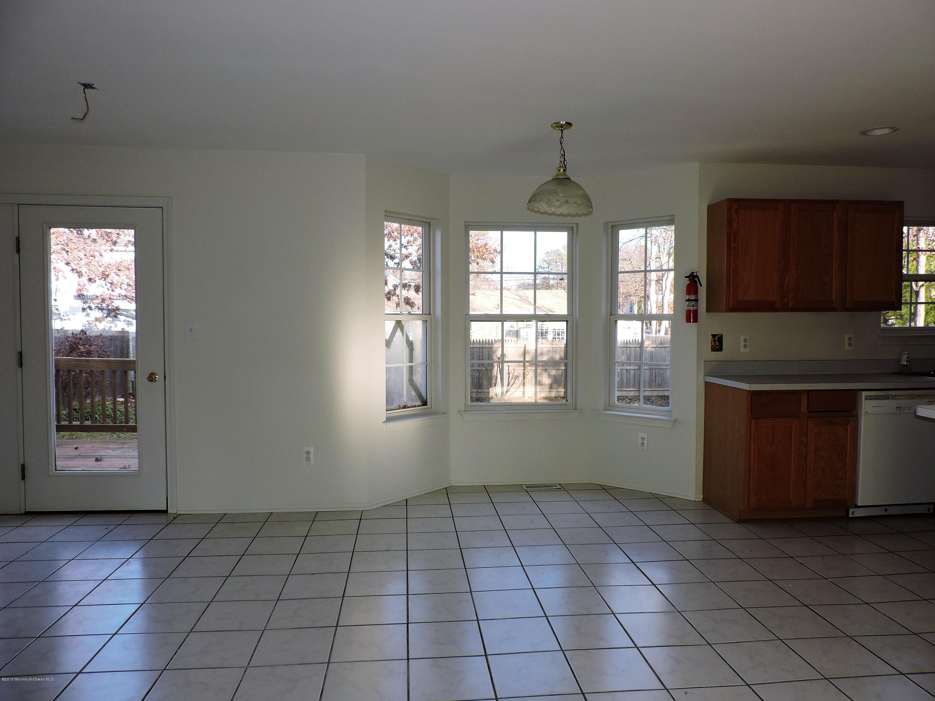 108 Gunwale Road Manahawkin, NJ 08050 - Photo 4 of 26 DSCN2939