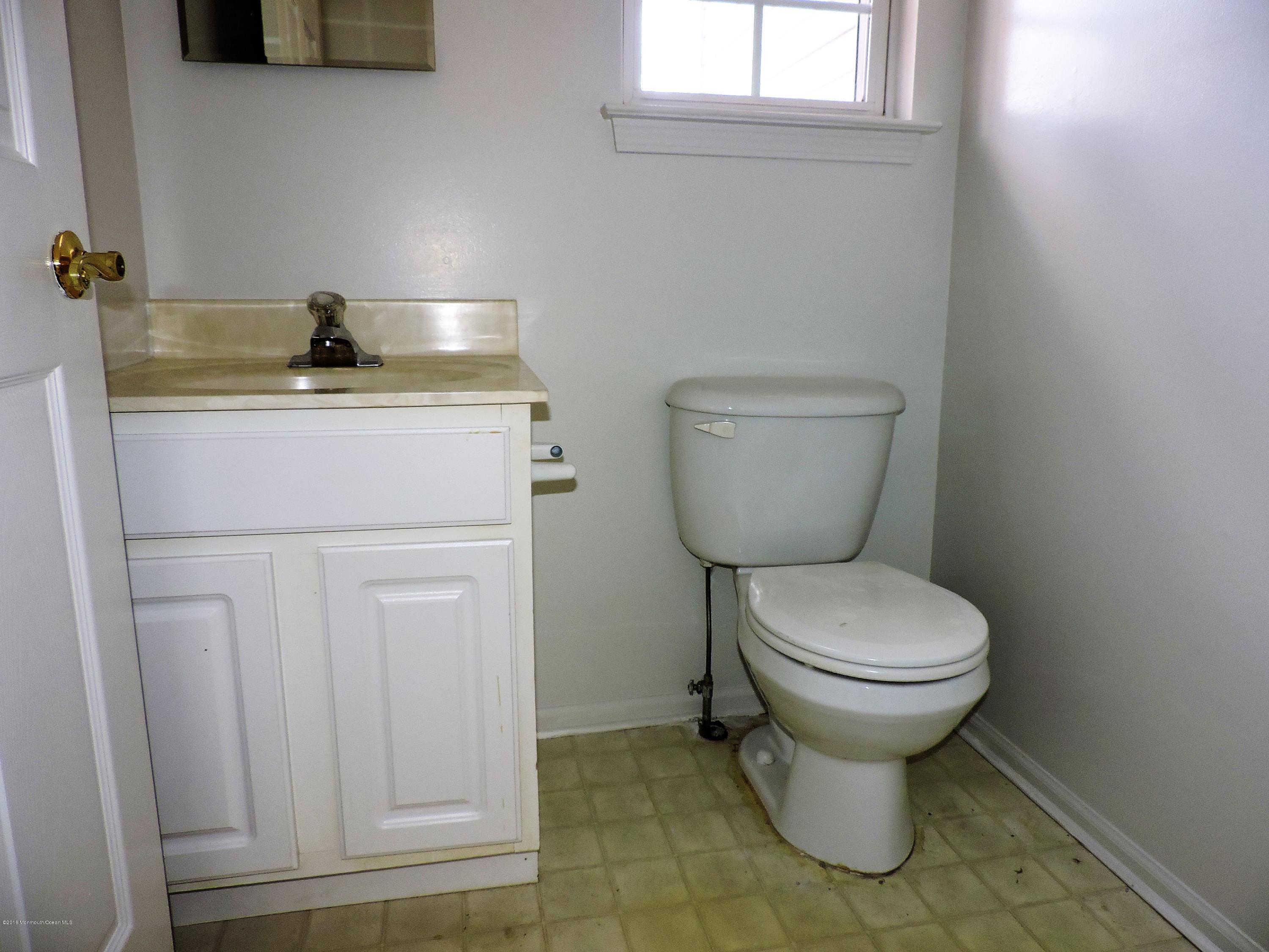 108 Gunwale Road Manahawkin, NJ 08050 - Photo 10 of 26 DSCN2961