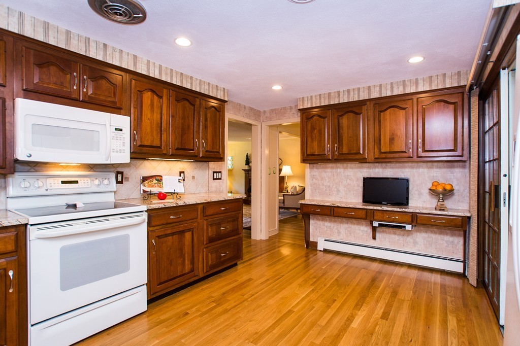 44 Circle Road Lexington, MA 02420 - Photo 4 of 29 Gallery Image 4