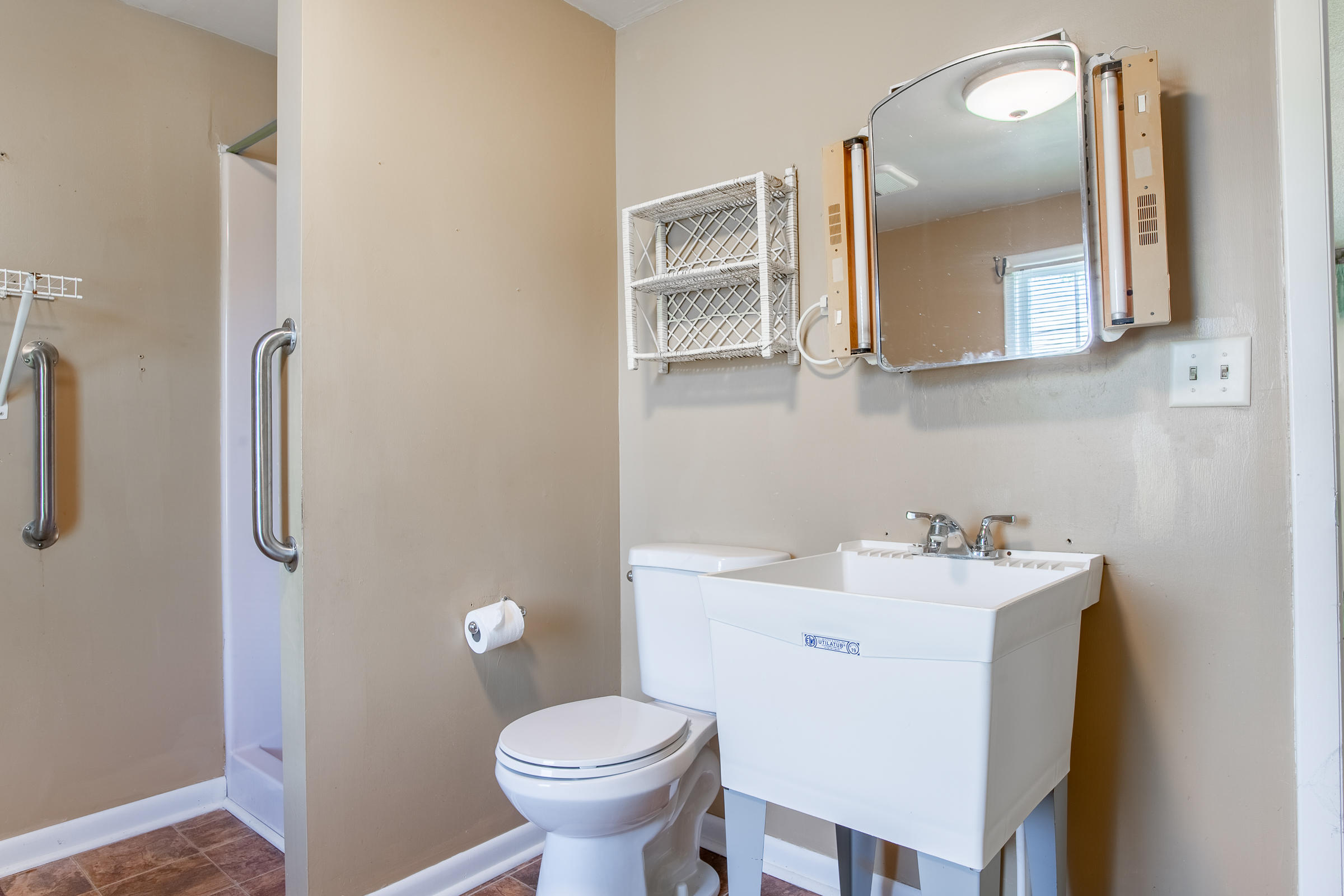 7519 Middle Valley Road Hixson, TN 37343 - Photo 15 of 29 Utility/Bath
