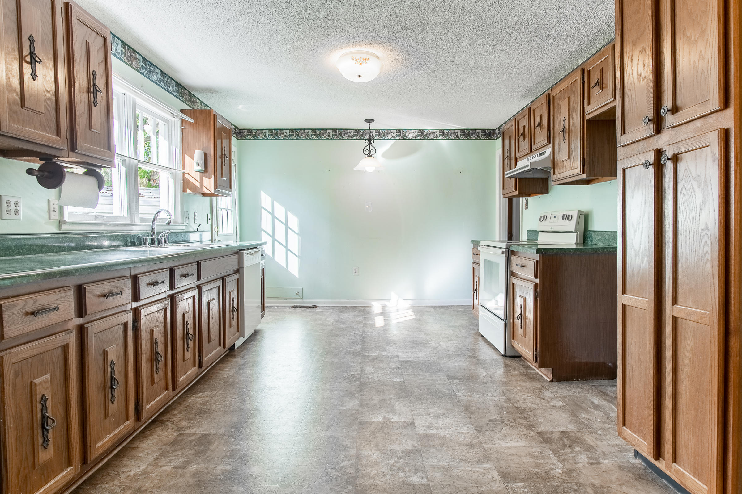 7519 Middle Valley Road Hixson, TN 37343 - Photo 8 of 29 Kitchen