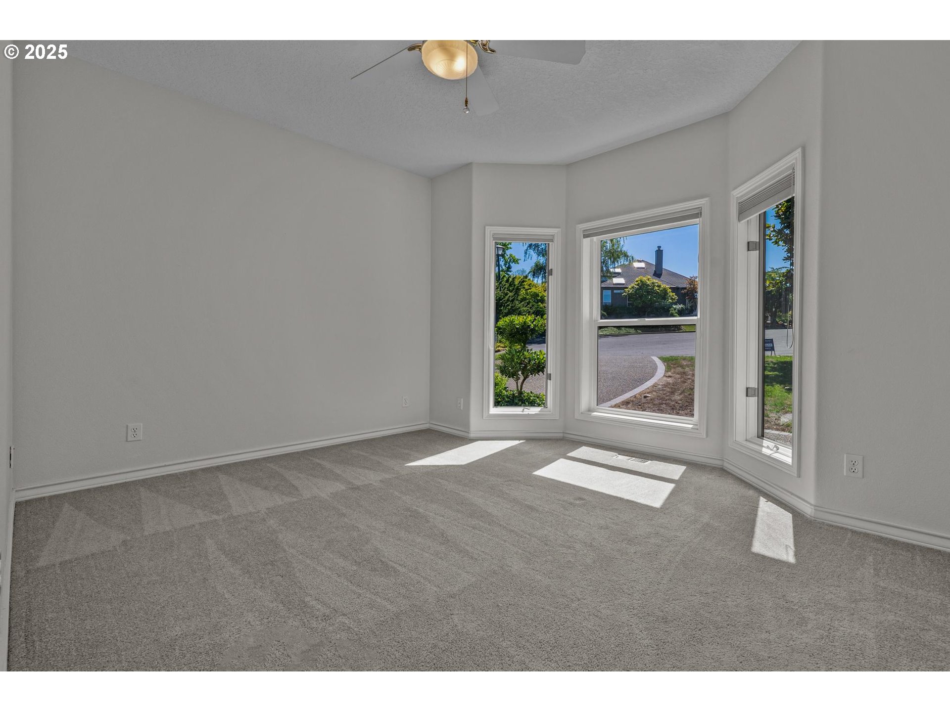 13441 Southwest Mountain Ridge Court Portland, OR 97224 - Photo 23 of 48 Den/Office