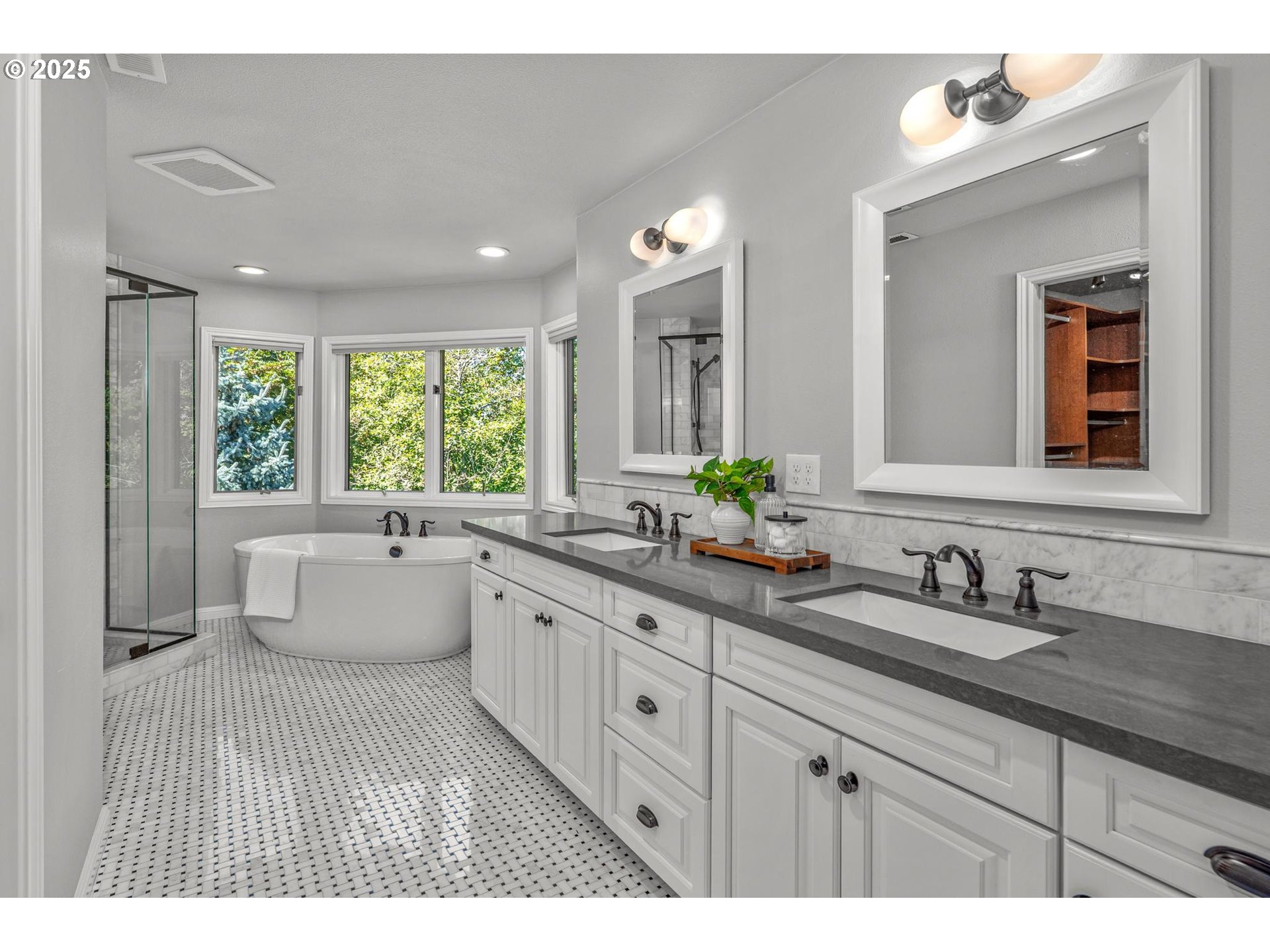 13441 Southwest Mountain Ridge Court Portland, OR 97224 - Photo 28 of 48 Bathroom