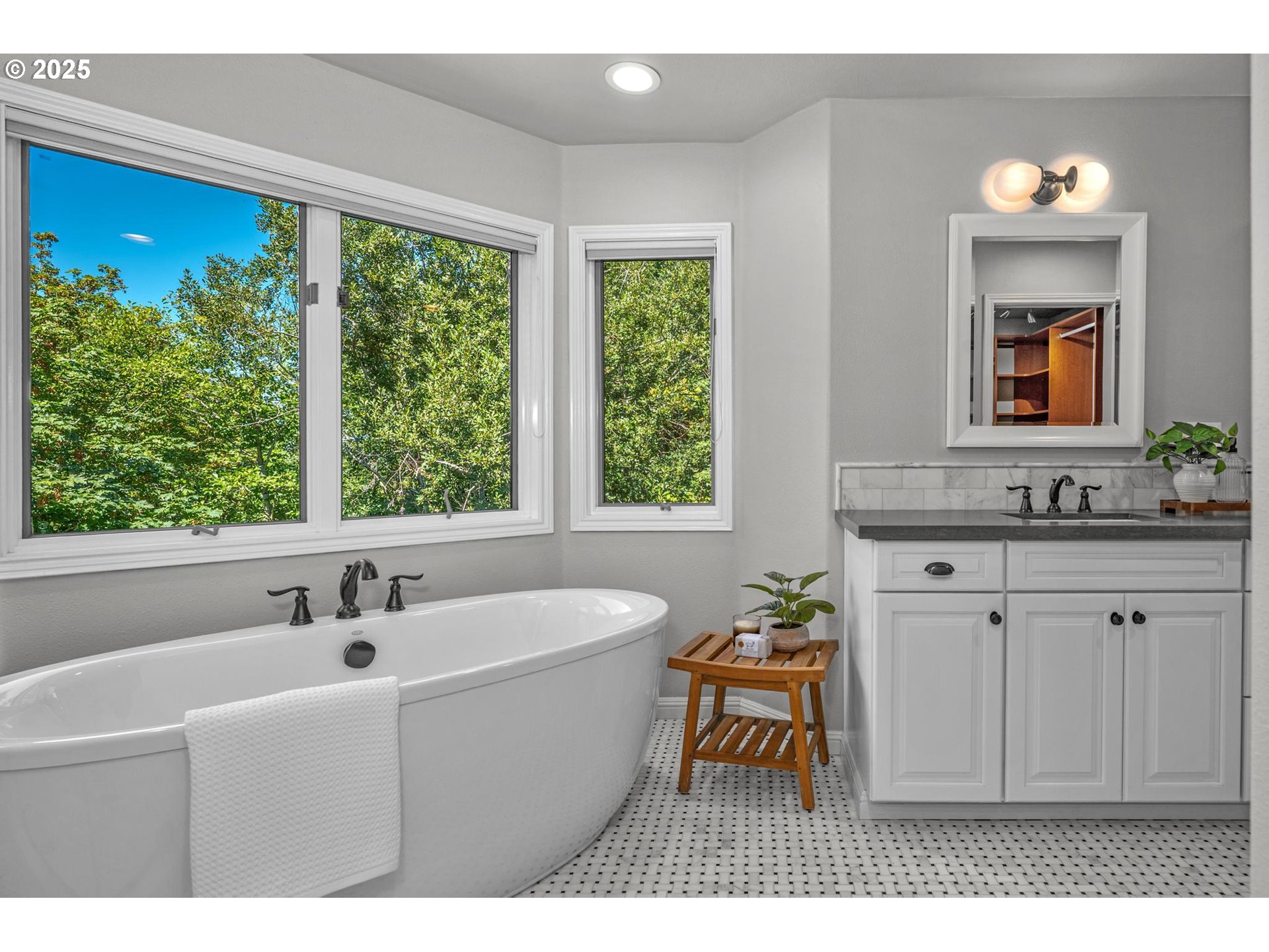 13441 Southwest Mountain Ridge Court Portland, OR 97224 - Photo 30 of 48 Gallery Image 30