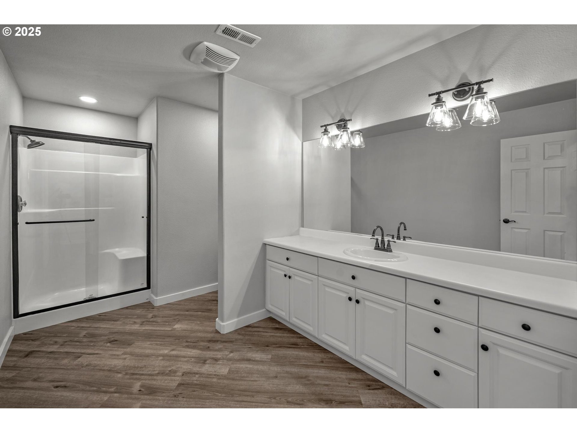 13441 Southwest Mountain Ridge Court Portland, OR 97224 - Photo 43 of 48 Bathroom