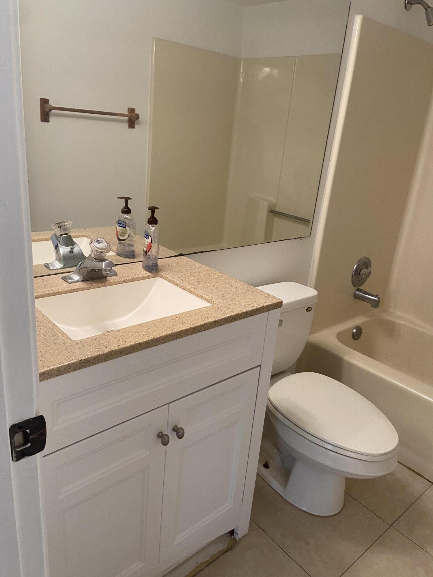 350 Club Circle, Unit 106 Boca Raton, FL 33487 - Photo 8 of 22 IMG_4051