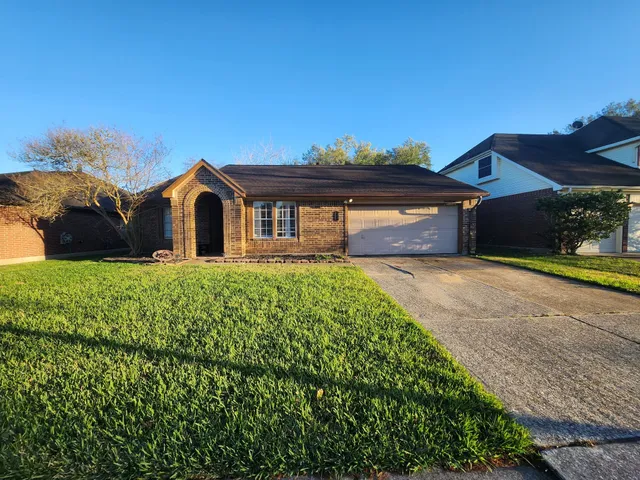 $2,000 | 4823 Heritage Plains Drive, Friendswood, TX 77546