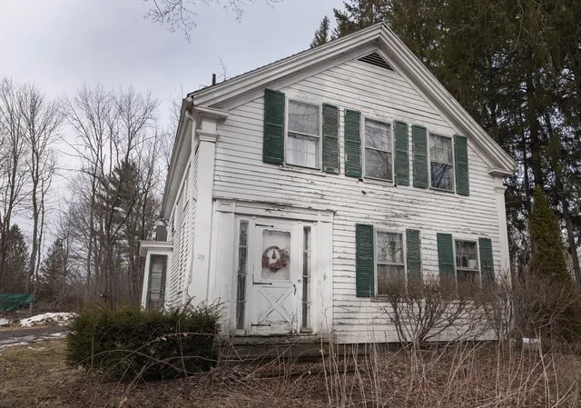 $200,000 | 29 High Street North, Barre, MA 01005