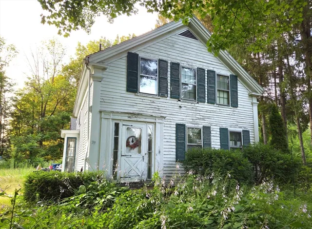 $200,000 | 29 High Street North, Barre, MA 01005