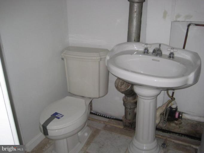 309 Wendover Road Baltimore, MD 21212 - Photo 22 of 23 Half Bath 2