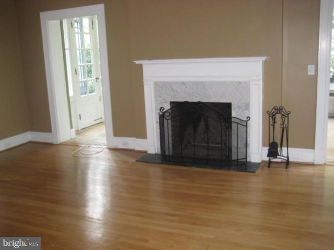309 Wendover Road Baltimore, MD 21212 - Photo 8 of 23 Living Room