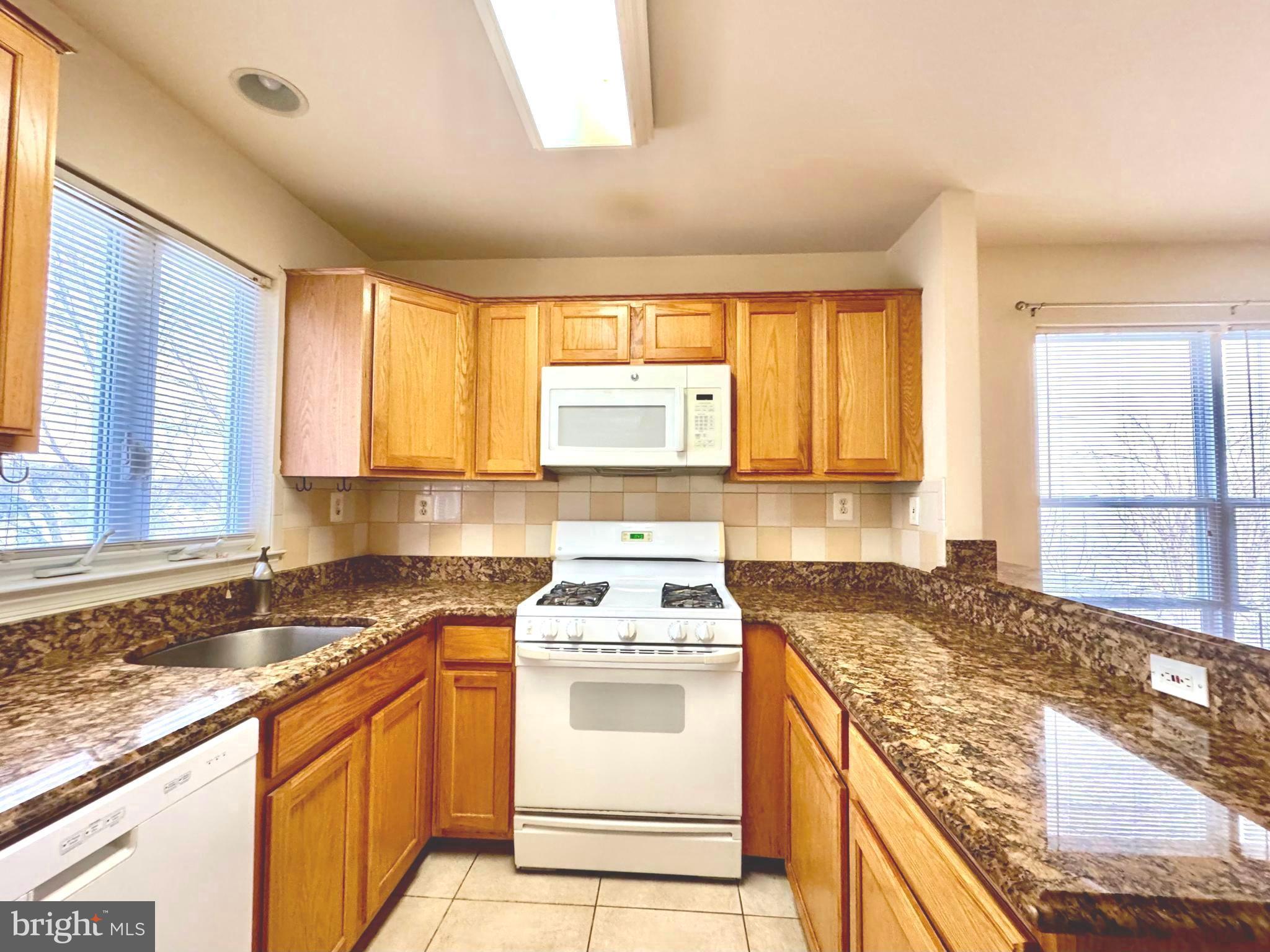 22006 Stone Boyds, MD 20841 - Photo 9 of 47 Granite counters