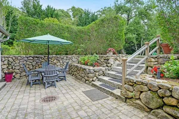 $4,695,000 | 8 Fresh Pond Road, Oak Bluffs, MA 02557
