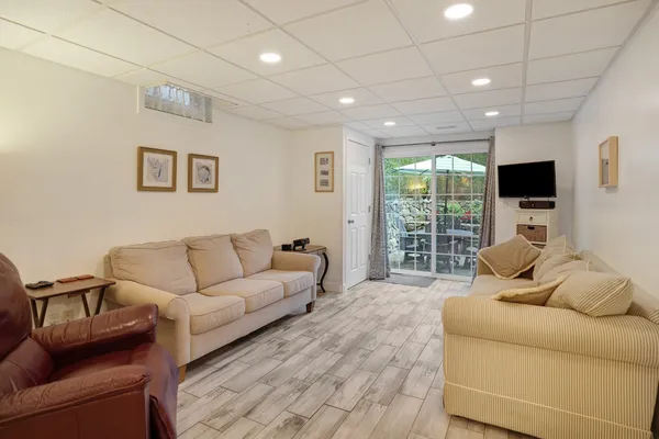 $4,695,000 | 8 Fresh Pond Road, Oak Bluffs, MA 02557