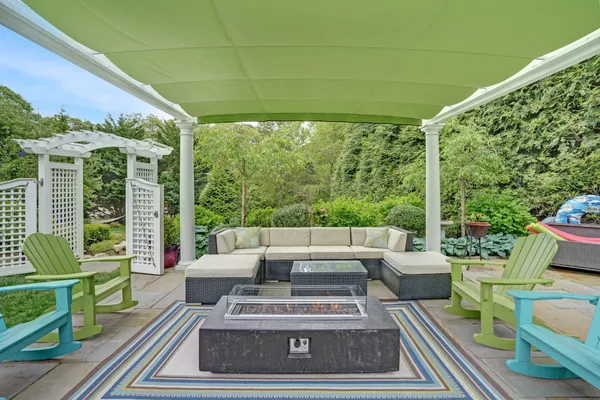$4,695,000 | 8 Fresh Pond Road, Oak Bluffs, MA 02557