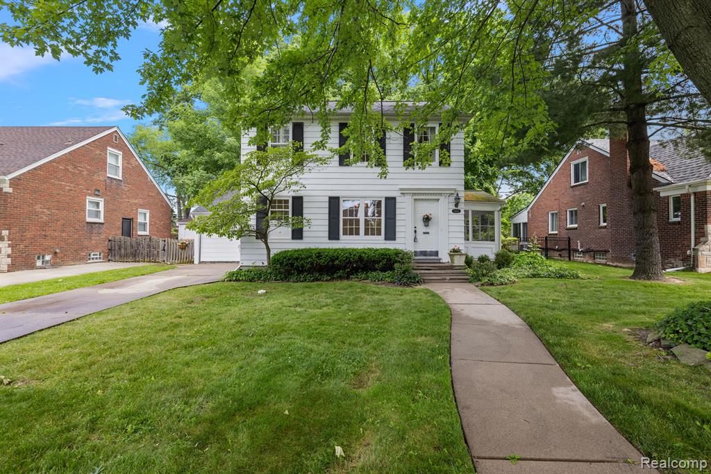 1442 Hampton Road Grosse Pointe Woods, MI 48236 - Photo 2 of 32
