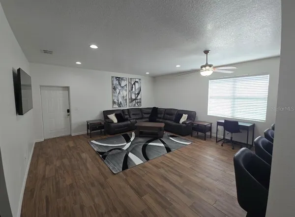 $3,400 | 8205 North 12th Street, Tampa, FL 33604