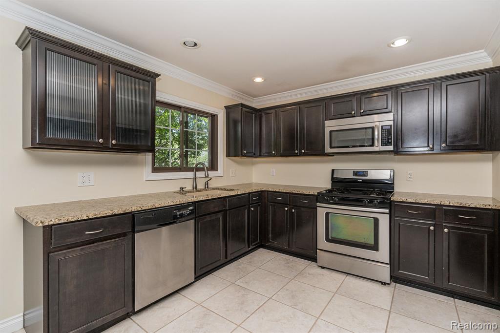 1631 Sumac Drive Rochester Hills, MI 48309 - Photo 9 of 29