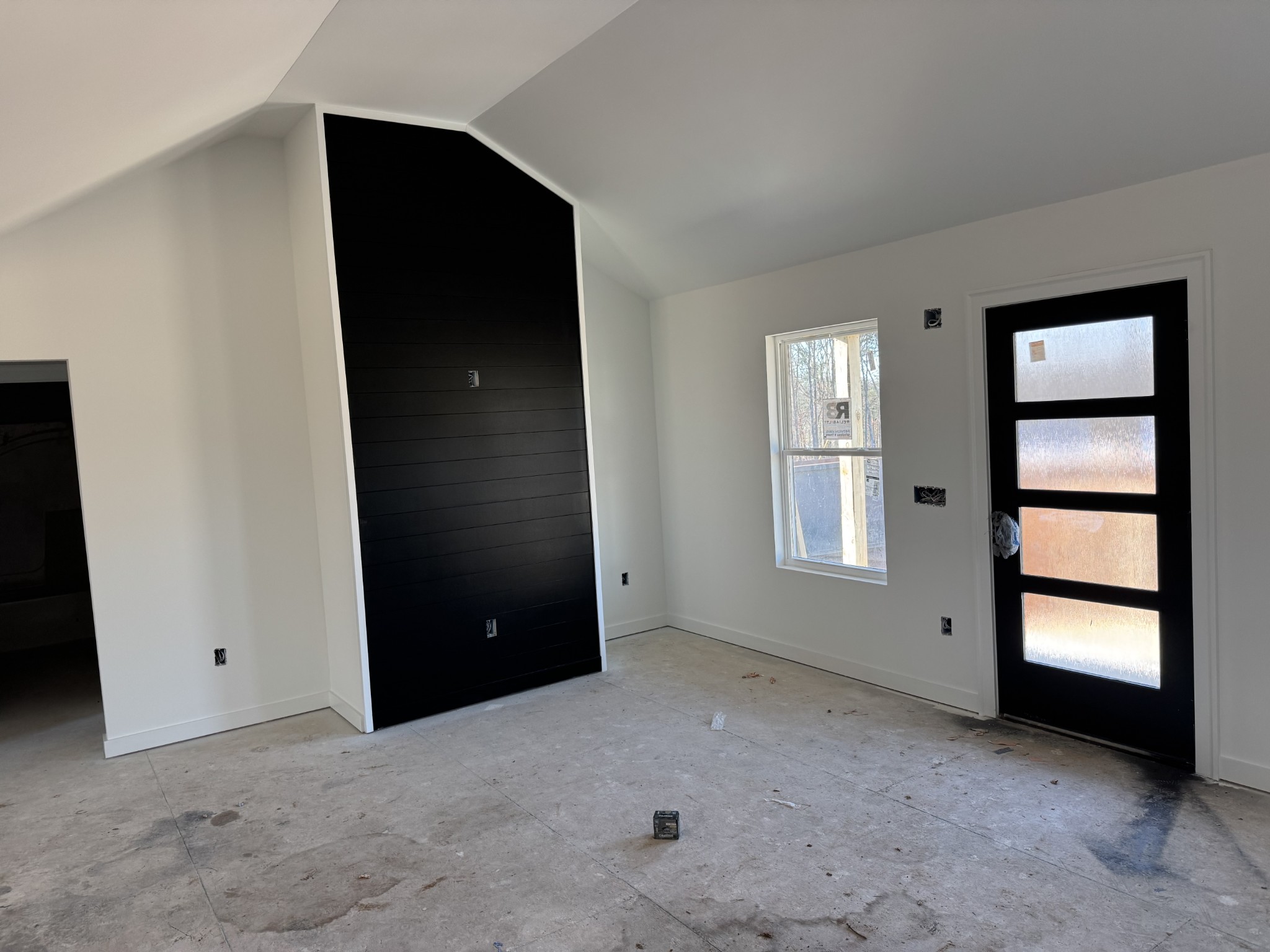 3859 Rivy Way Lewisburg, TN 37091 - Photo 11 of 15 an empty room with windows and closet