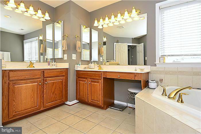 18643 Kerill Road Triangle, VA 22172 - Photo 16 of 30 Bath (Master)