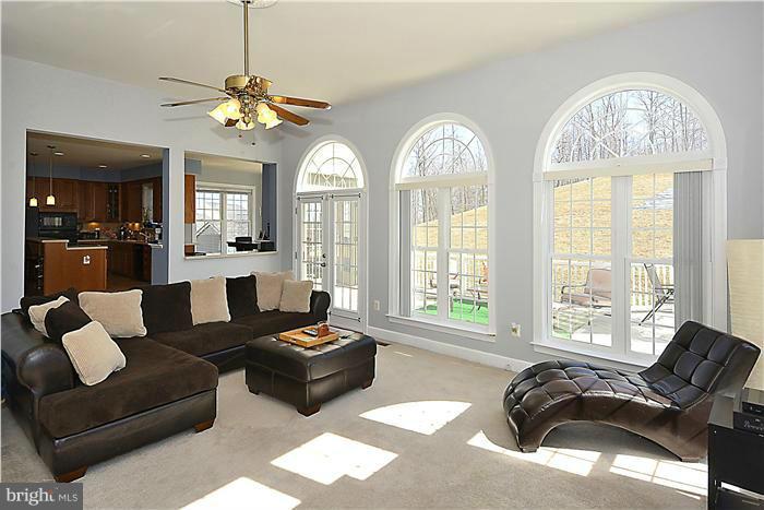 18643 Kerill Road Triangle, VA 22172 - Photo 3 of 30 Living Room