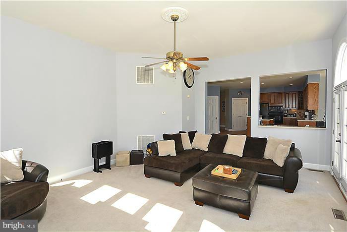 18643 Kerill Road Triangle, VA 22172 - Photo 4 of 30 Living Room
