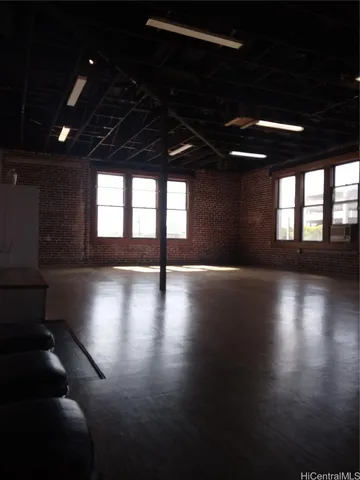 $2,000 | 186 North King Street, Unit A, Honolulu, HI 96817