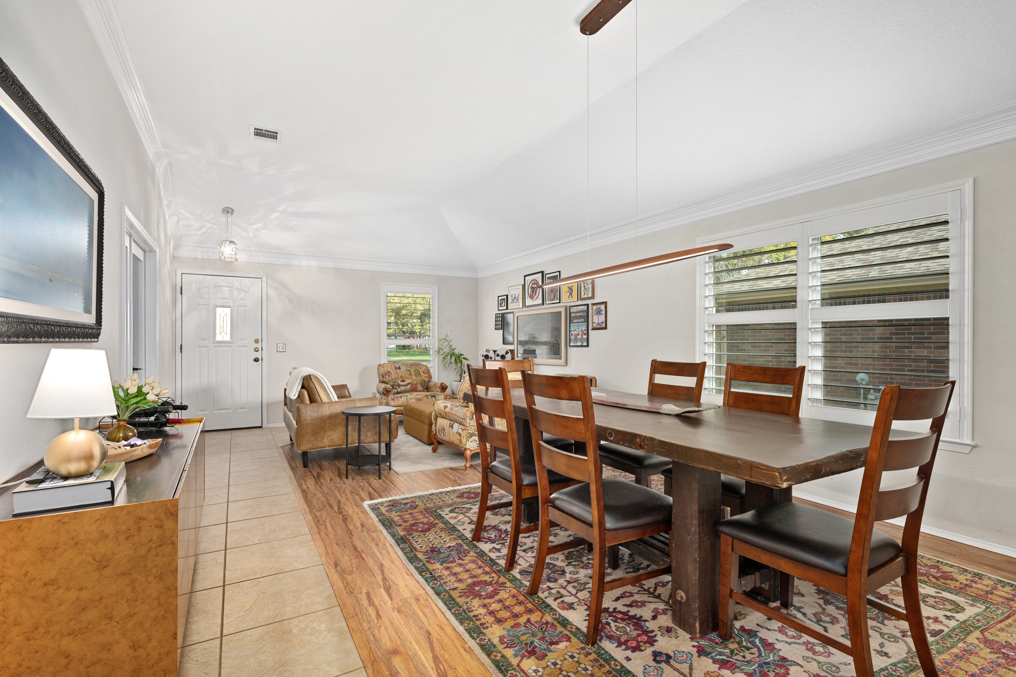 7601 Ponoma Trail Austin, TX 78749 - Photo 11 of 38 a view of a dining room with furniture