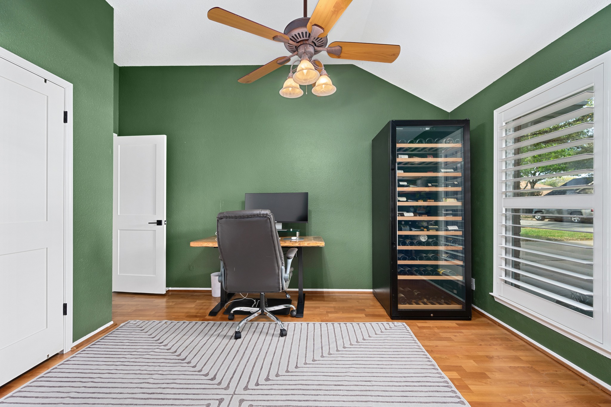 7601 Ponoma Trail Austin, TX 78749 - Photo 12 of 38 a workspace with furniture and a window