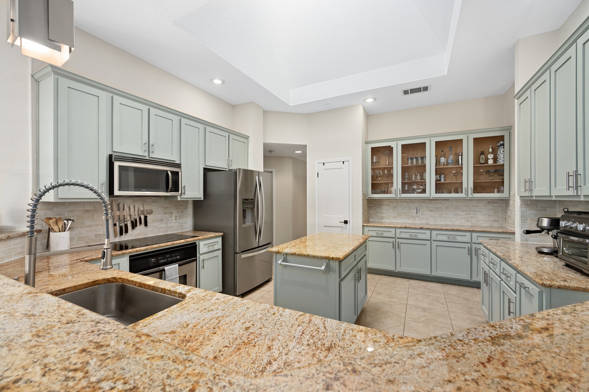 7601 Ponoma Trail Austin, TX 78749 - Photo 15 of 38 a kitchen with stainless steel appliances granite countertop a sink stove and refrigerator