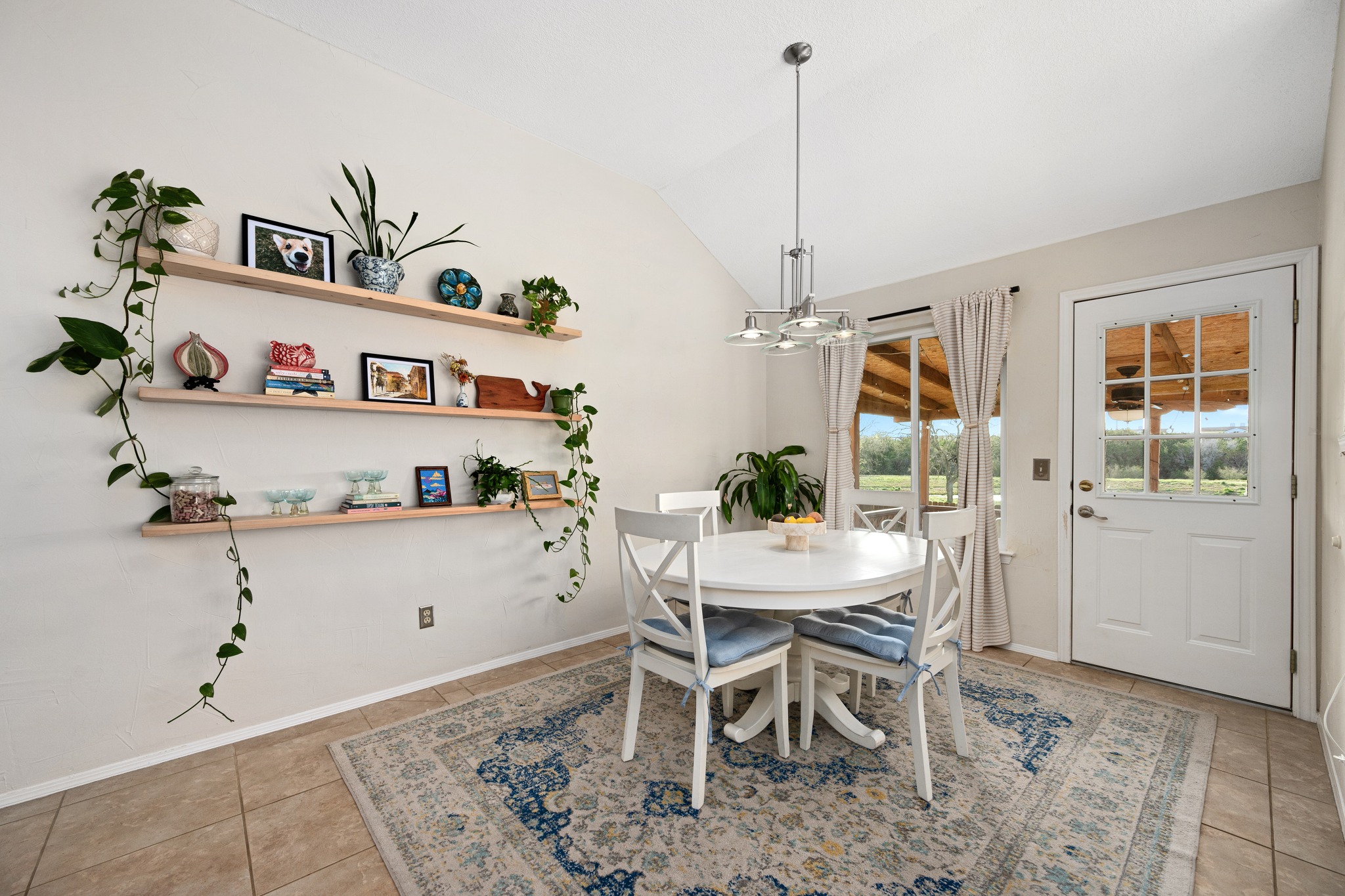 7601 Ponoma Trail Austin, TX 78749 - Photo 19 of 38 a view of a dining room with furniture