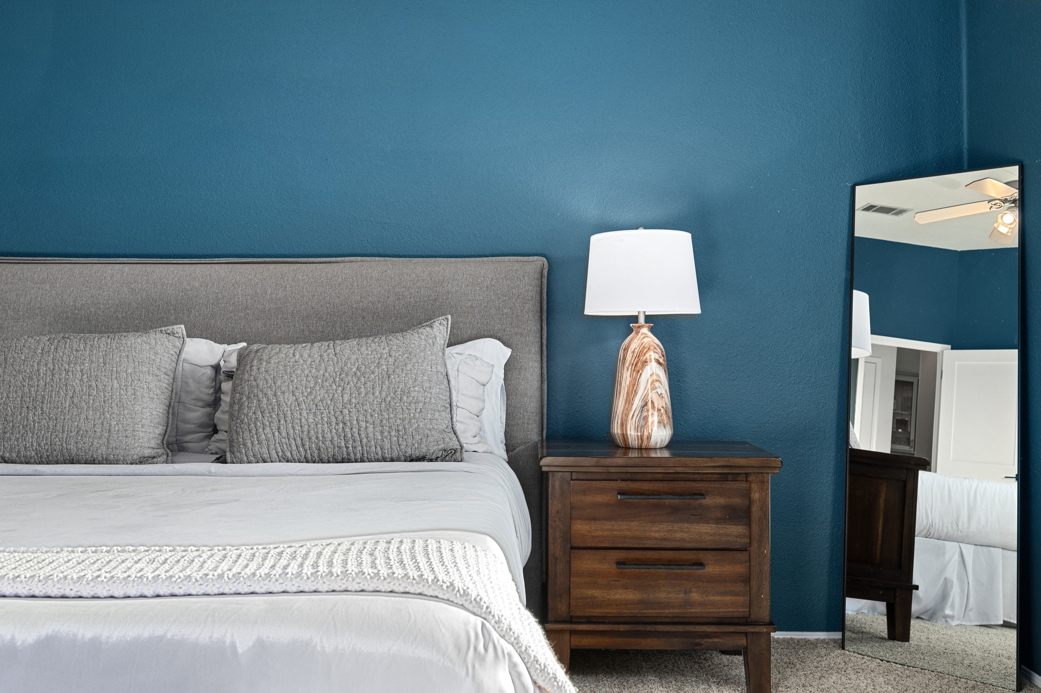 7601 Ponoma Trail Austin, TX 78749 - Photo 23 of 38 a bed room with a bed and a lamp