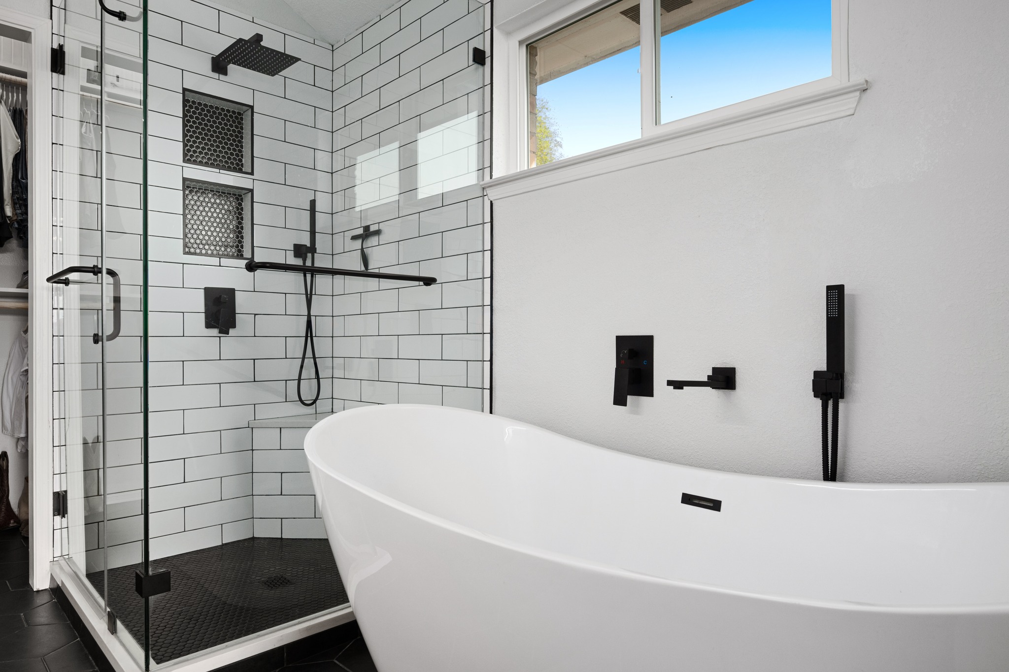 7601 Ponoma Trail Austin, TX 78749 - Photo 26 of 38 a bathroom with a bathtub and shower