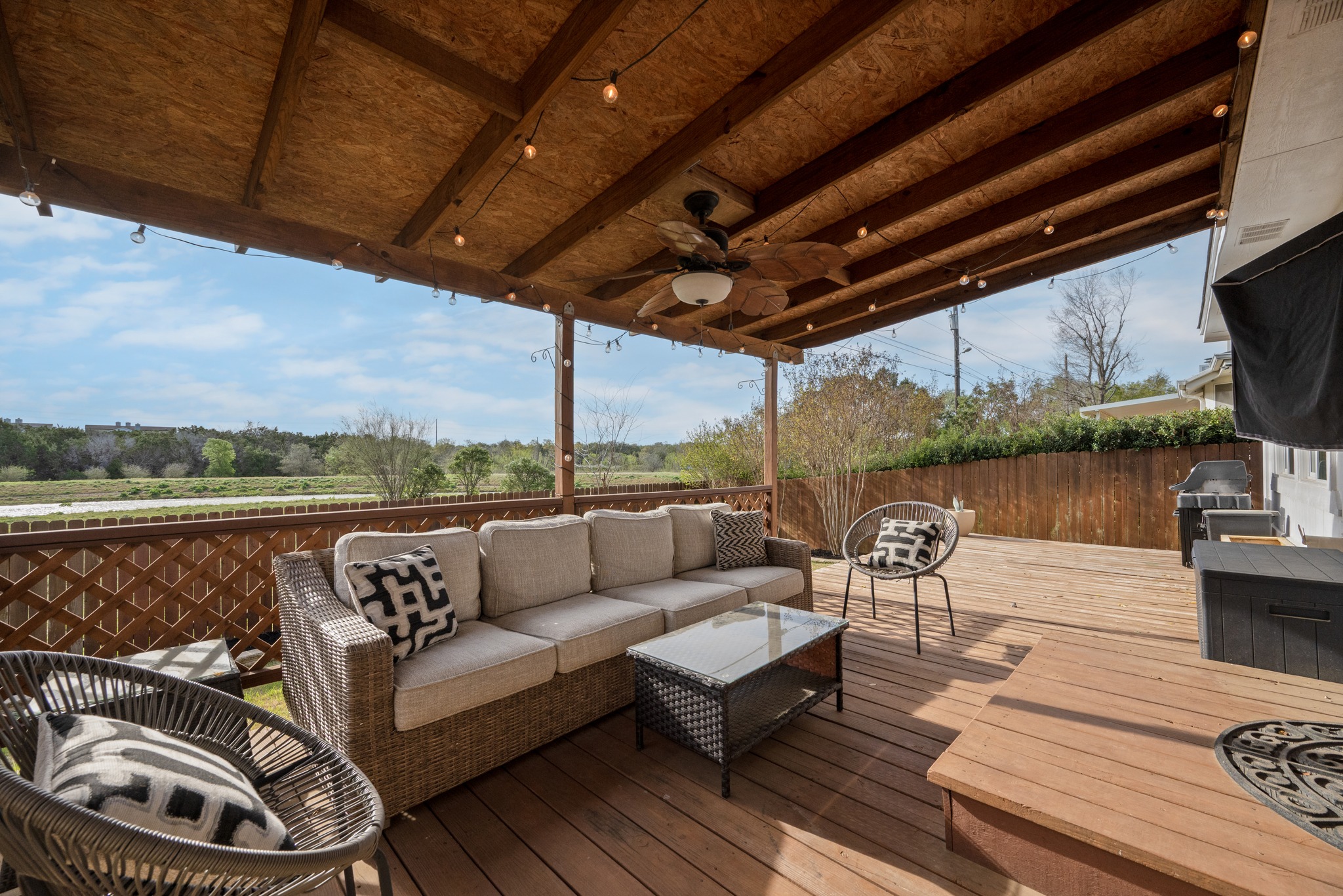 7601 Ponoma Trail Austin, TX 78749 - Photo 30 of 38 a terrace view with seating space