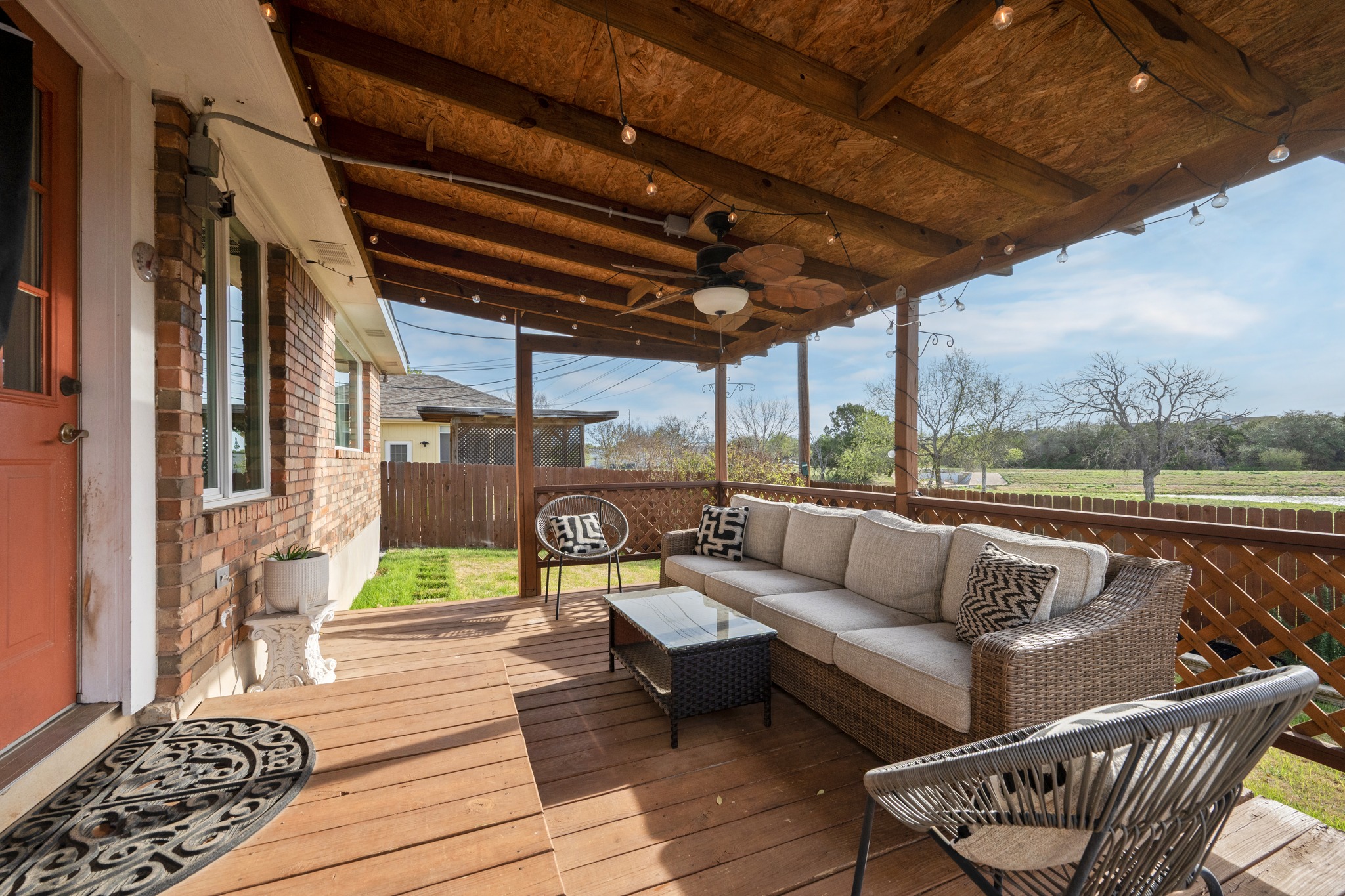 7601 Ponoma Trail Austin, TX 78749 - Photo 31 of 38 a view of sitting area with furniture and wooden floor