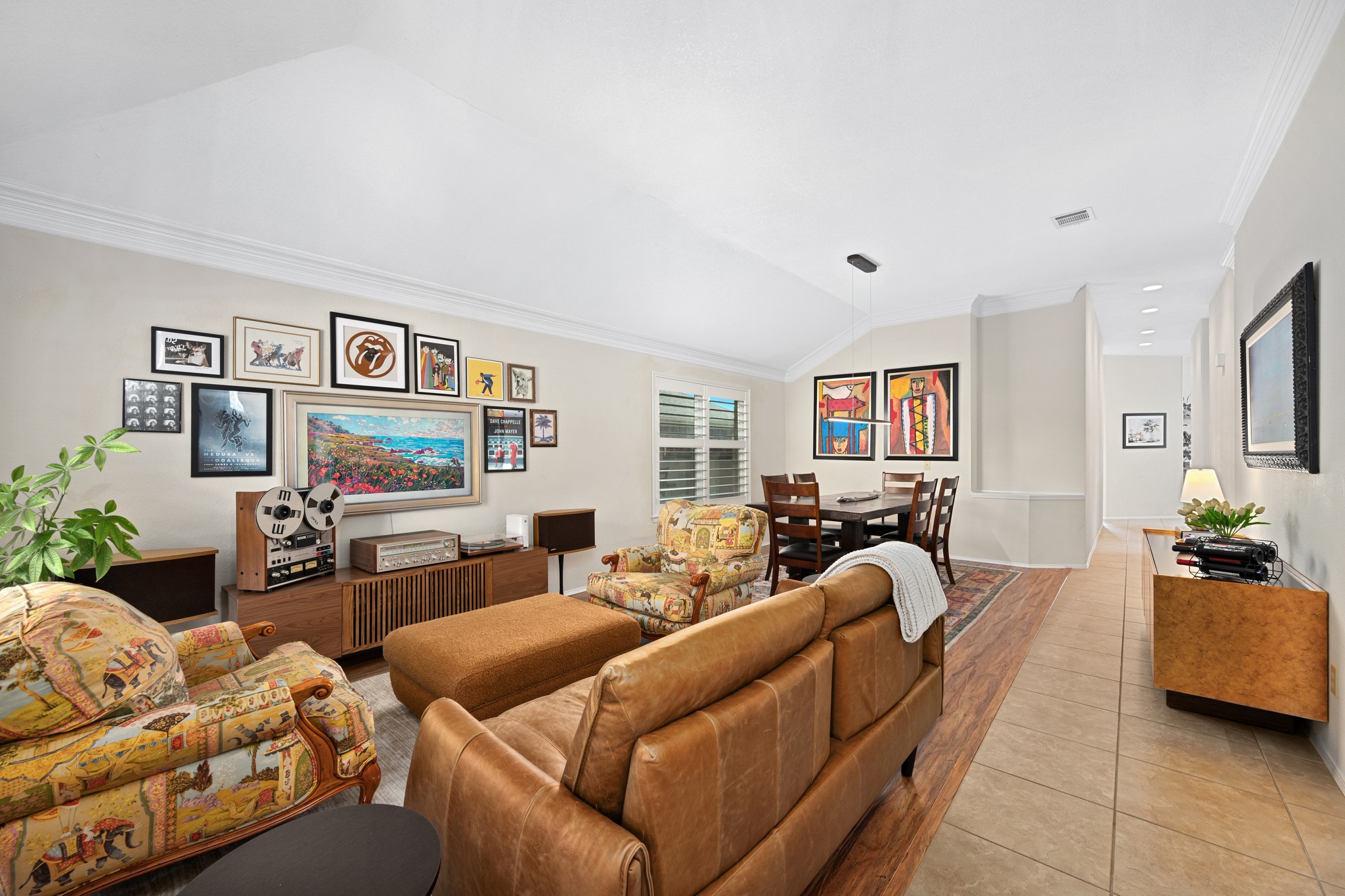7601 Ponoma Trail Austin, TX 78749 - Photo 7 of 38 a living room with furniture kitchen view and a window