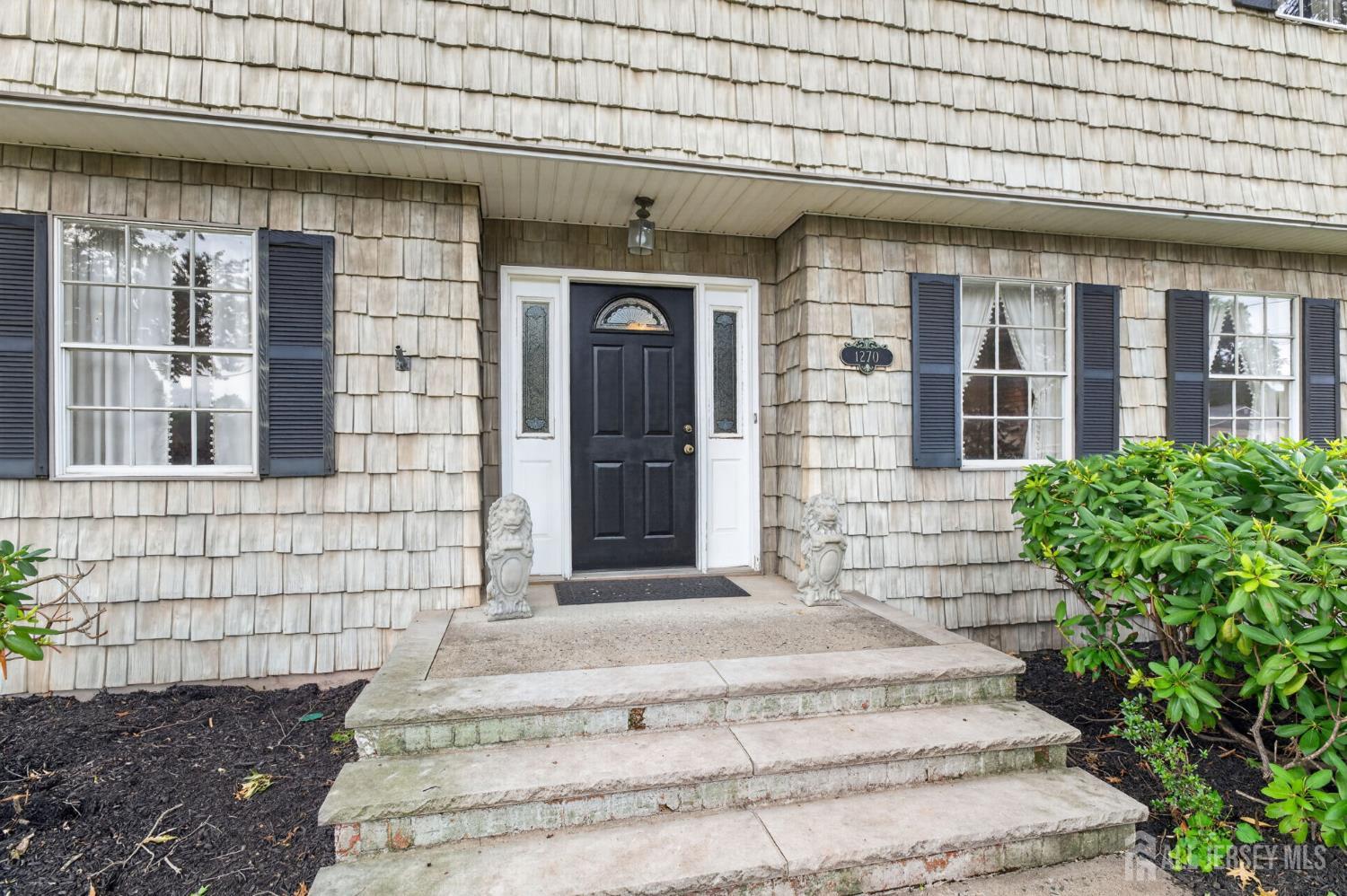 1270 Sioux Road North Brunswick, NJ 08902 - Photo 3 of 46